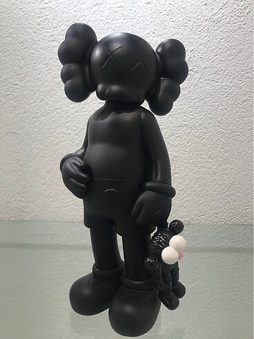 Diğer Kaws figur