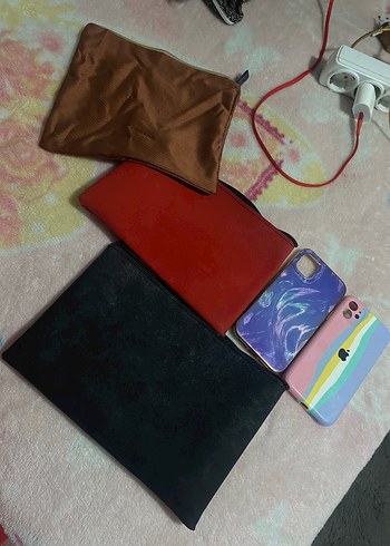 Diğer Minimalist Renkli Telefon Kilifi Ve Makyaj Cantalari
