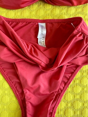 Kom Kom nar çiçeği bikini takım