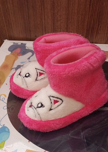 Kız Çocuk Pembe Nakışlı Ev Terliği - Görsel 3