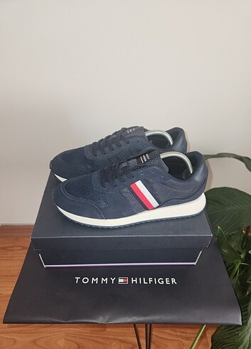 Tommy Hilfiger 43 numara original tommy fiyat sondur