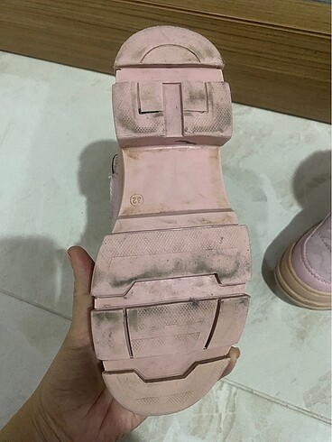 32 Beden pembe Renk PEMBE İÇİ KÜRKLÜ HEM FERMUAR HEM CIRTLI 32-33 BOT