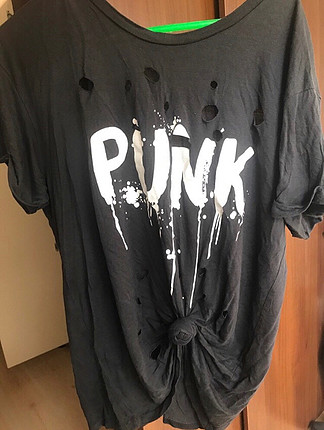 Delikli punk tişört