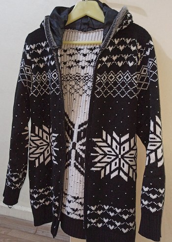 Siyah Kapüşonlu Desenli Triko Hırka - Görsel 3