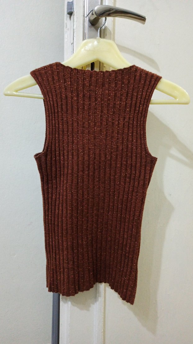 Kahverengi Parlak Balıkçı Yaka Örgü Kolsuz Kazak - Görsel 3