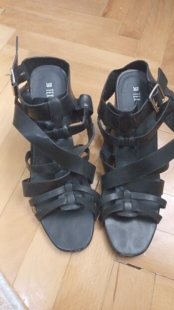 38 Beden siyah Renk Kalın topuklu deri kemerli ayakkabı 38 numara siyah