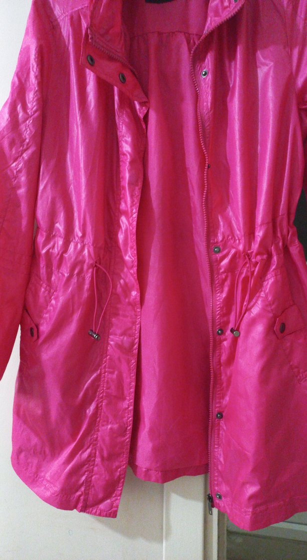 Düğmeli Parlak Pembe Midi Yağmurluk L beden - Görsel 2