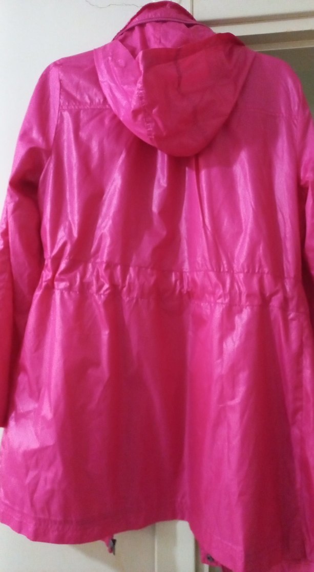 Düğmeli Parlak Pembe Midi Yağmurluk L beden - Görsel 4