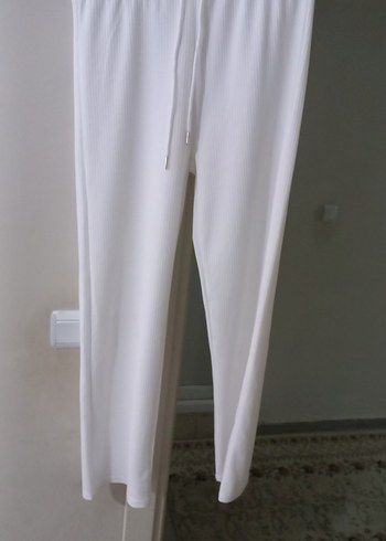 Beyaz Yarım Kollu arkası acik zincirli bayan eşofman Takimi - Görsel 3