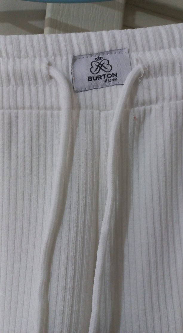 Beyaz Yarım Kollu arkası acik zincirli bayan eşofman Takimi - Görsel 4