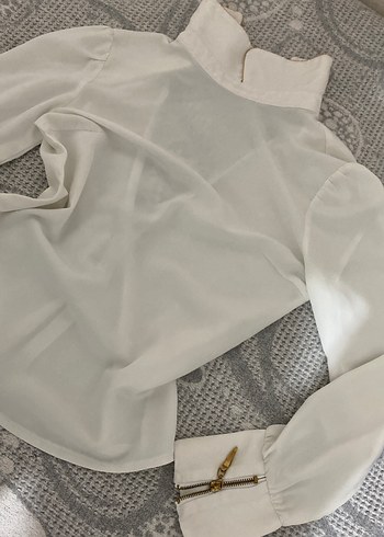 Düğmeli Beyaz Yüksek Yakalı Kadın Gömlek - Görsel 2