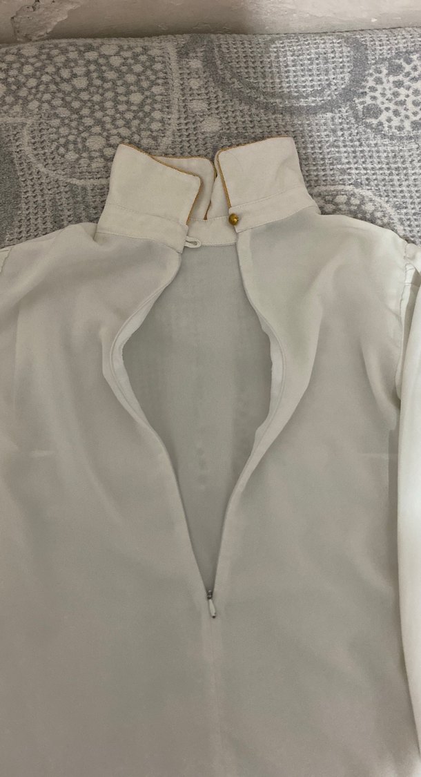 Düğmeli Beyaz Yüksek Yakalı Kadın Gömlek - Görsel 3