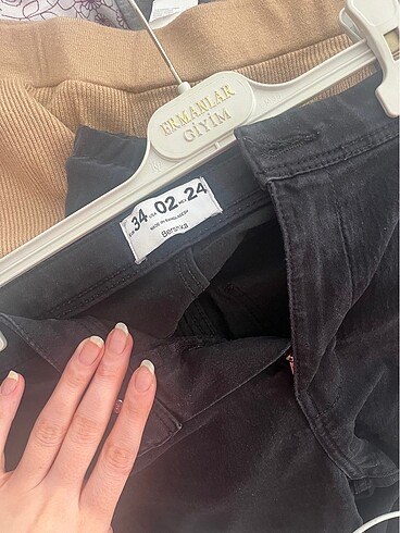 BERSHKA pantolon