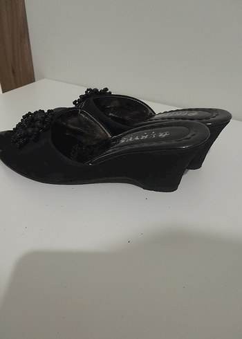 Siyah Gotik Dolgu Topuklu Kadın Terlik