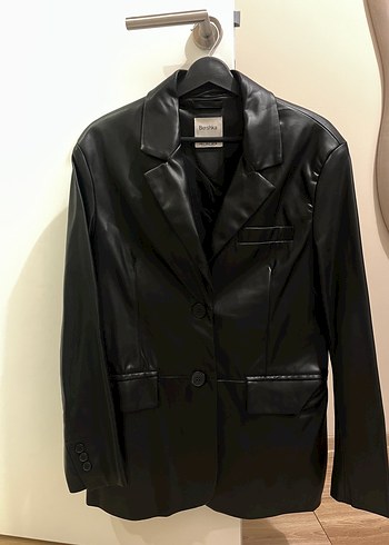 Bershka Siyah Deri Düğmeli Kadın Ceket