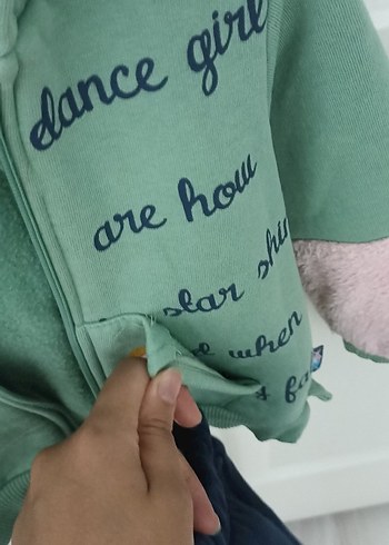 Kız Çocuk Yeşil Kapüşonlu Ceket alt esofmanıda vardır - Görsel 2