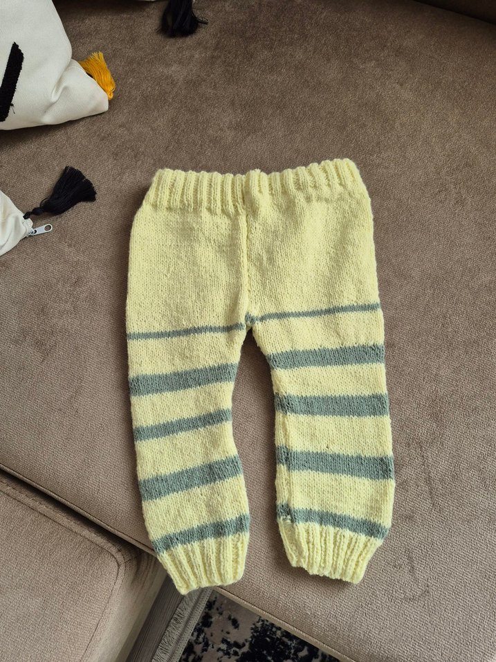 Nakışlı Beyaz Bebek Önlüğü - Görsel 2