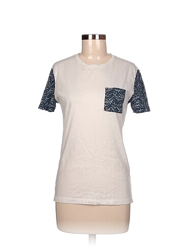 Defacto T-shirt %70 İndirimli.