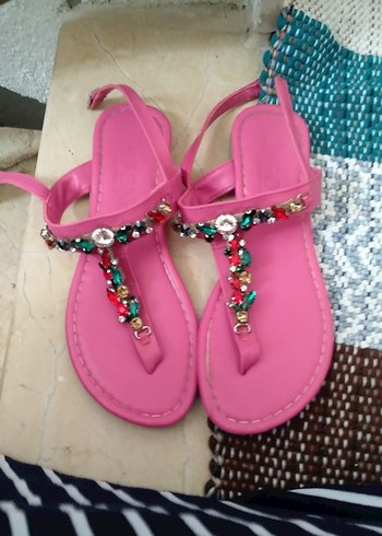 Boncuk Detaylı Pembe Bohem Sandalet