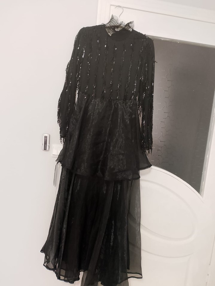 Uzun Kollu Siyah Gotik Nakışlı Elbise - Görsel 2