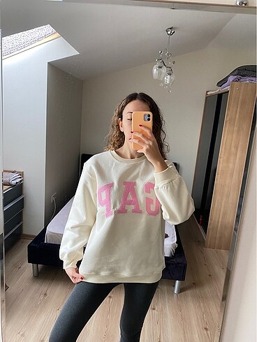 Gap sweatshirt