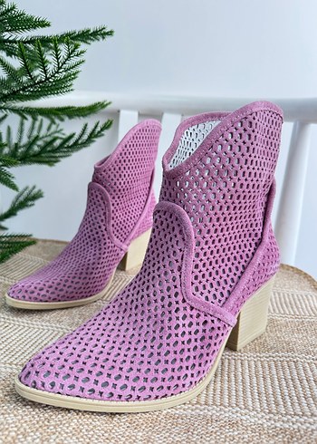 Pembe Delikli Deri Kadın Topuklu Bot