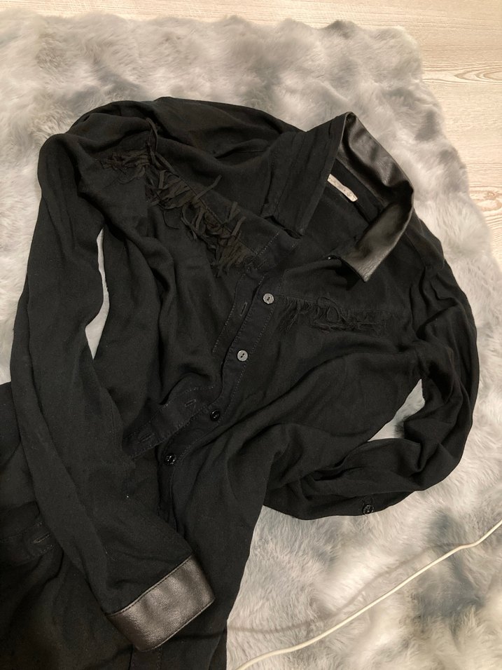 Siyah Deri Detaylı Gömlek - Görsel 2