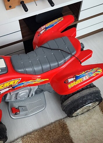  Beden kırmızı Renk pilsan roket 12 volt akülü atv