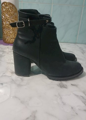 Kadın Siyah Deri Tokalı Topuklu Bot - Görsel 3