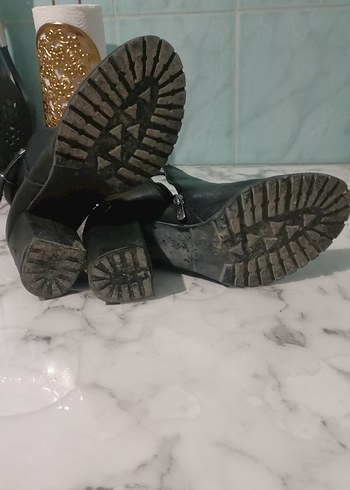 Kadın Siyah Deri Tokalı Topuklu Bot - Görsel 4