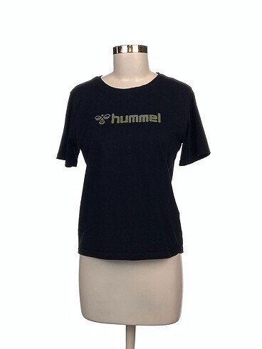 Hummel T-shirt %70 İndirimli.