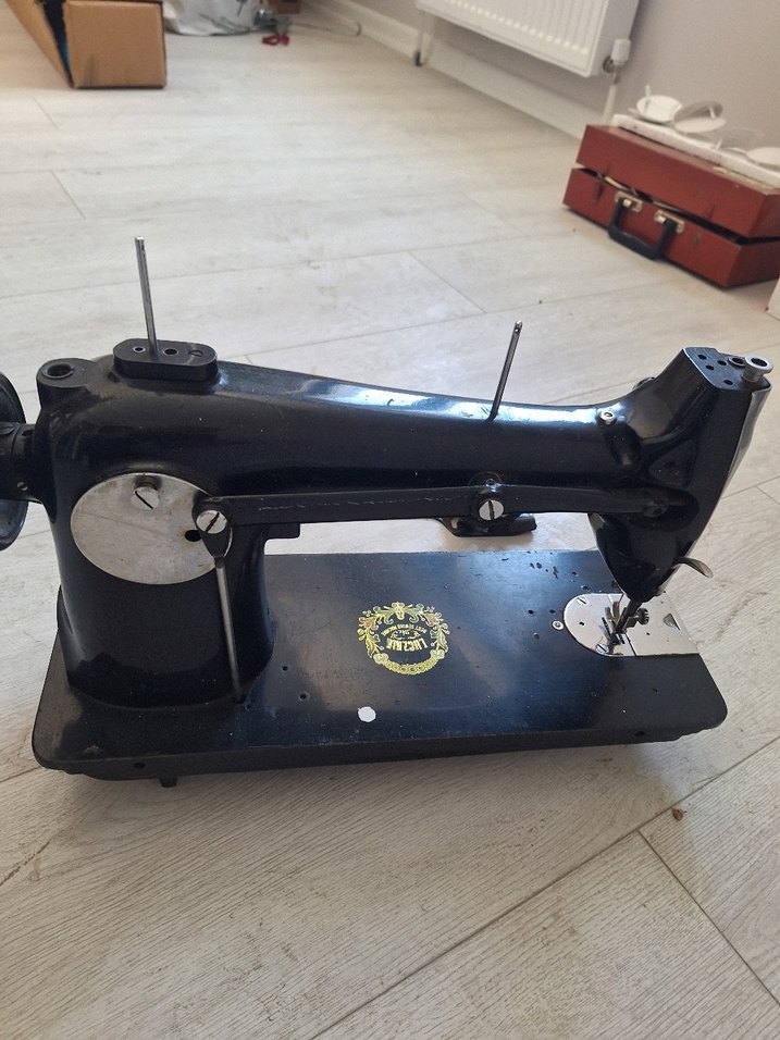 Siyah Vintage Dikiş Makinesi - Görsel 3