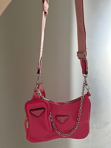 Pembe çanta