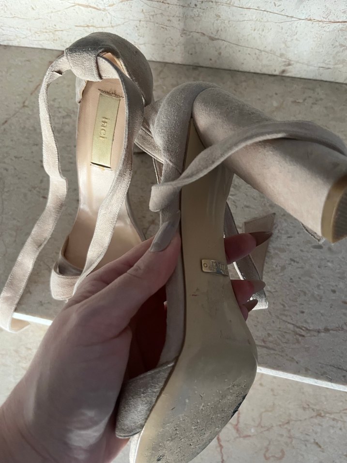 Bej Süet Tokalı Kadın Topuklu Ayakkabı - Görsel 2