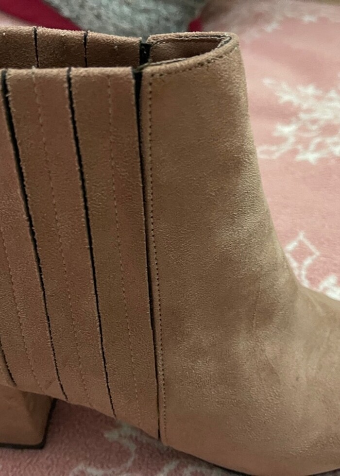 Pastel Pembe Bot - Görsel 3