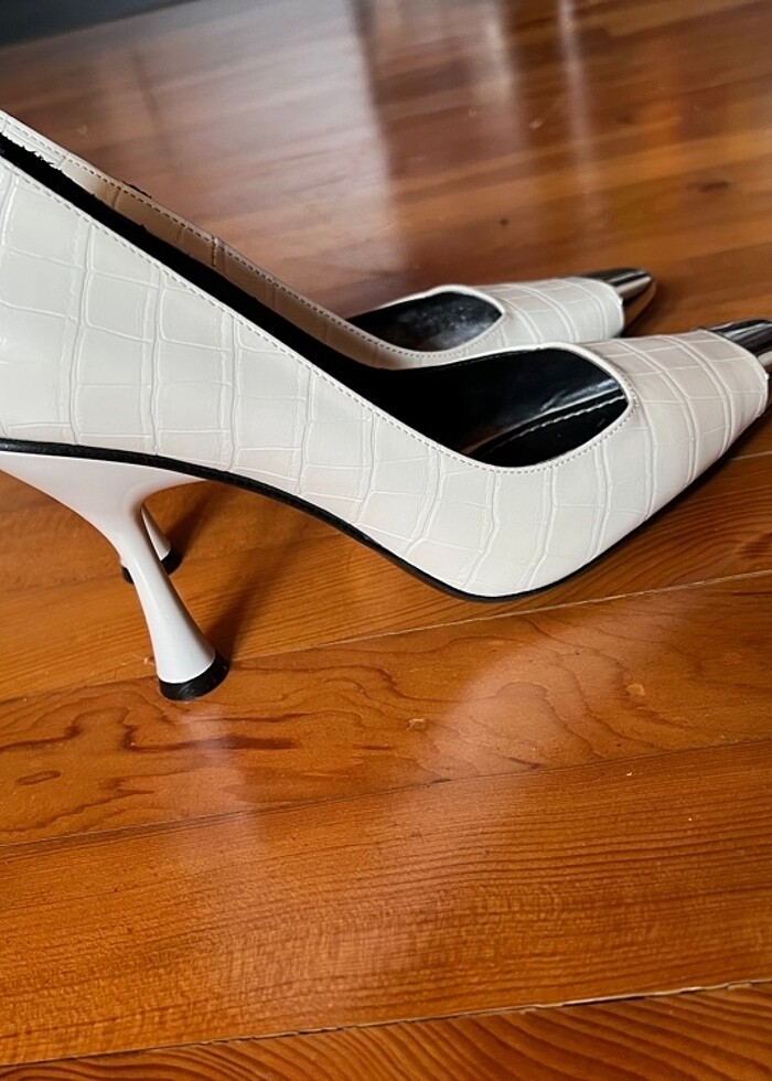 Beyaz Ayakkabı - Görsel 2