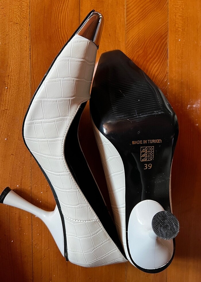 Beyaz Ayakkabı - Görsel 3