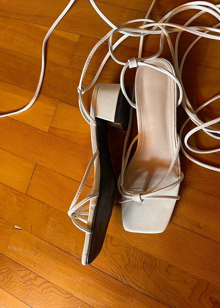 Beyaz Ayakkabı - Görsel 2