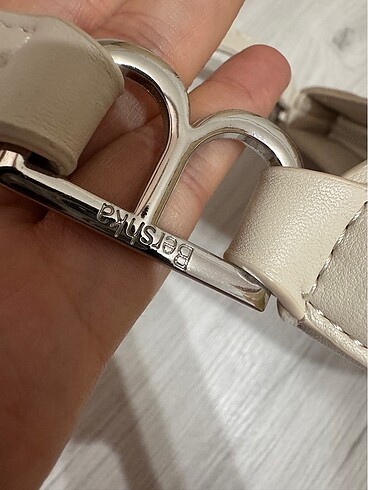  Beden beyaz Renk Bershka çanta