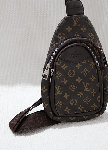Diğer Louis Vuitton yandan askılı çanta 