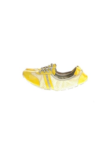 Prada Babet %70 İndirimli.