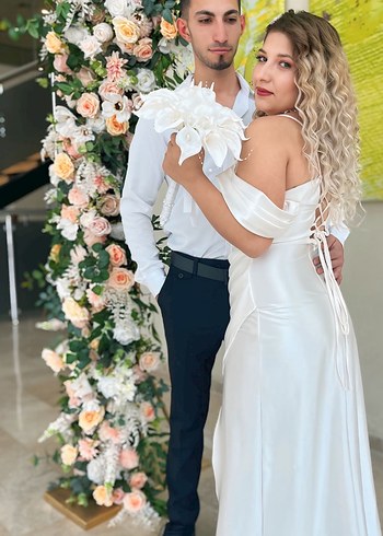 Beyaz Drapeli Uzun Straplez Nişan Elbisesi.  Nikah elbisesi - Görsel 2