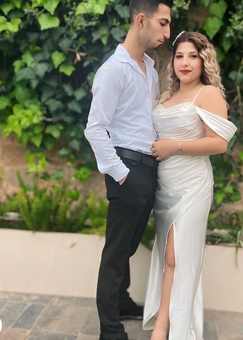 Beyaz Drapeli Uzun Straplez Nişan Elbisesi.  Nikah elbisesi - Görsel 3