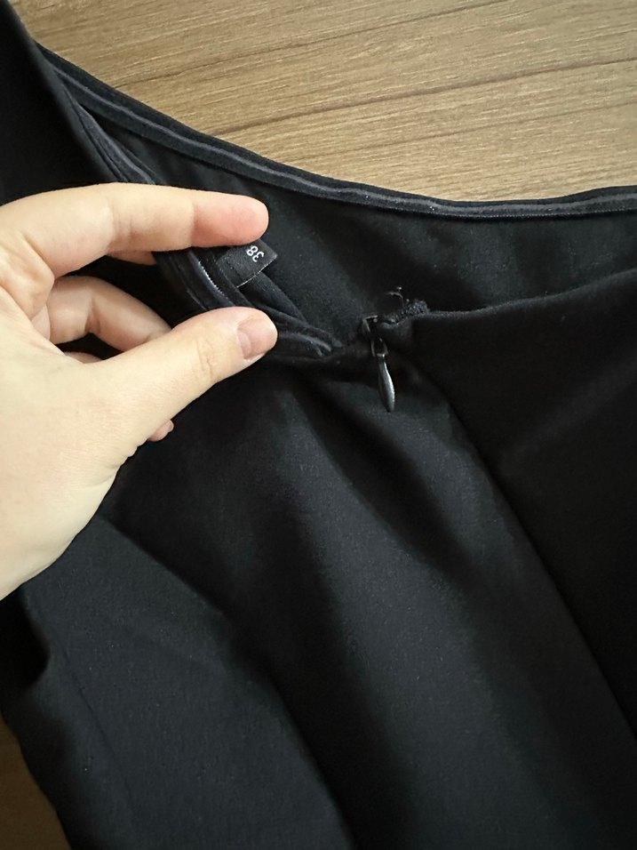 Uzun Siyah tek kol fiyonklu Elbise - Görsel 3