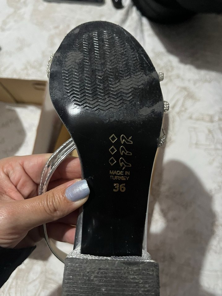 Gri Yılan Desenli Tokalı Topuklu Abiye Ayakkabı - Görsel 5