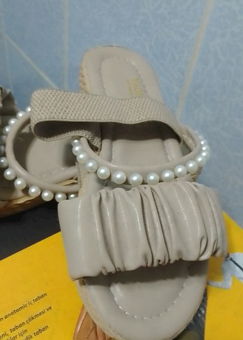 Bej Kadın Dolgu Topuklu Terlik İnci Detaylı - Görsel 2