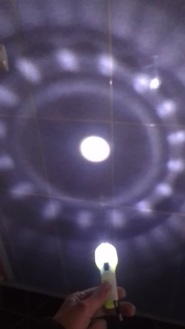 Beyaz Renkli el feneri .... çoklu alimda tanesi 15 lira - Görsel 3