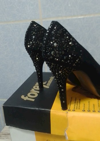 Siyah Pullu Yüksek Topuklu Gotik Kadın Ayakkabı - Görsel 4