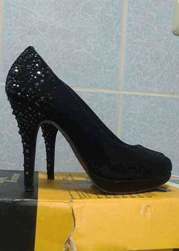 Siyah Pullu Yüksek Topuklu Gotik Kadın Ayakkabı - Görsel 3