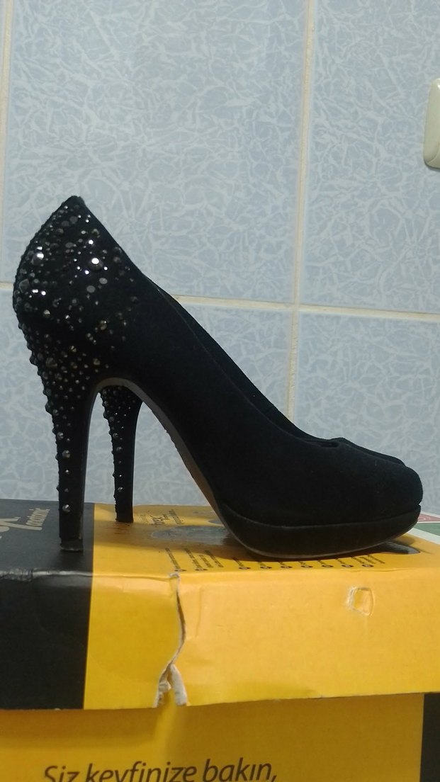 Siyah Pullu Yüksek Topuklu Gotik Kadın Ayakkabı - Görsel 3